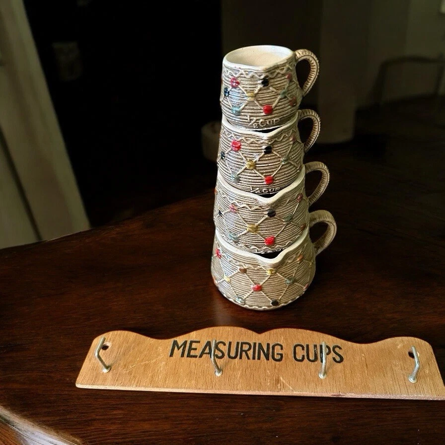 Vtg Tilso MCM Hand Painted Basket Weave Rope Diamond Measuring Cup Set W/Holder