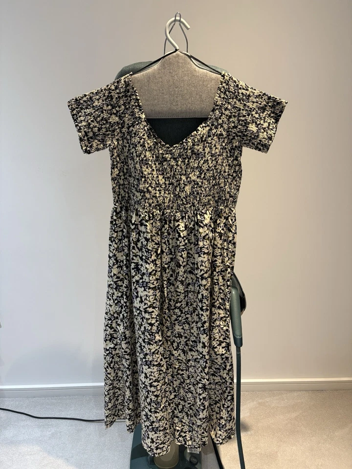 H&M Black/Beige Floral Smocked Off-the Shoulder Dress XL - Image 3 of 4