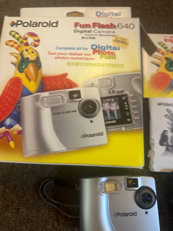 Vintage Polaroid Fun Flash 640 x 480 0.3MP Digital Camera w/ Box - Image 4 of 4