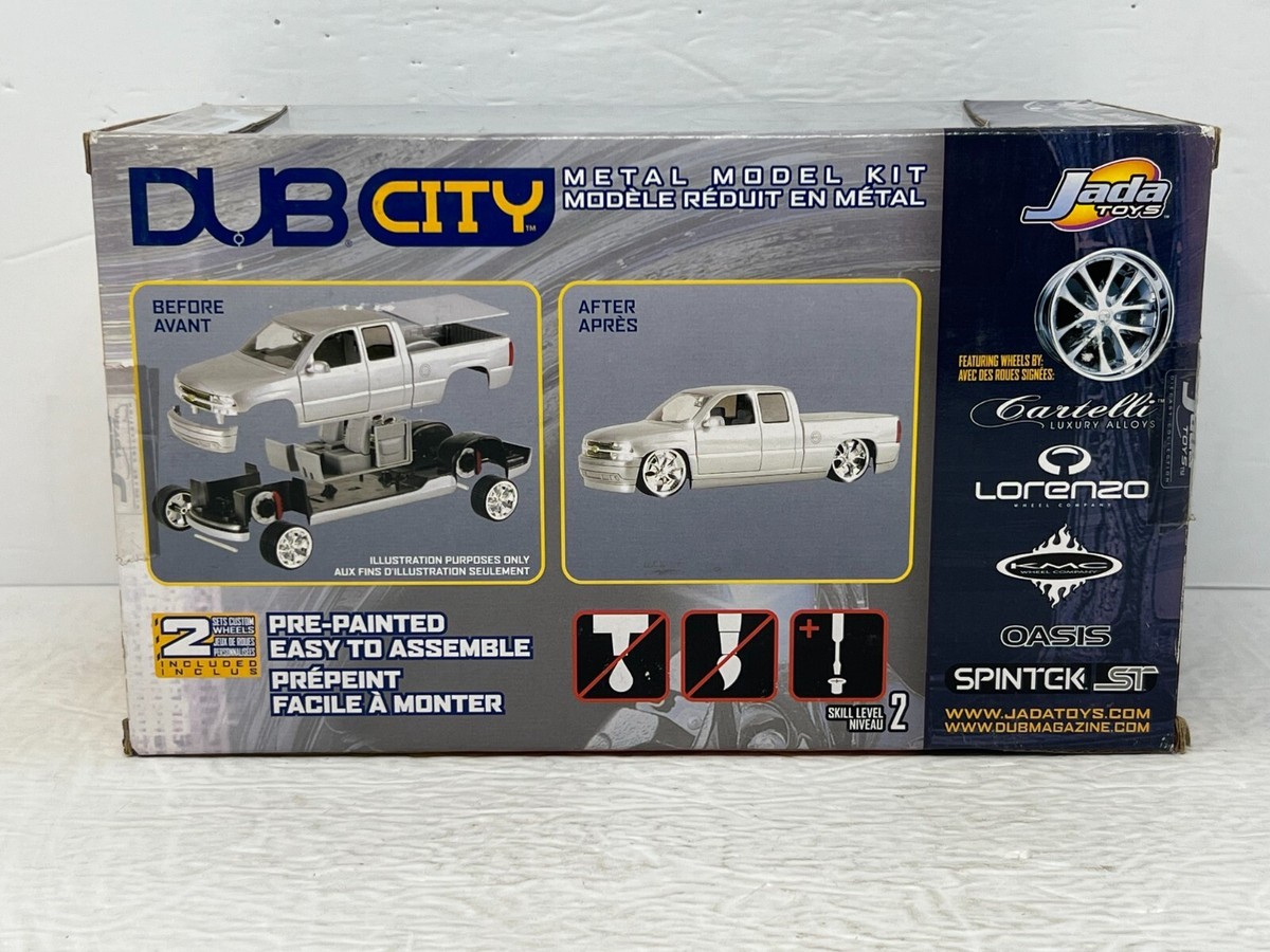 Jada Dub City 2002 Chevy Silverado 1:24 Diecast Metal Model Kit