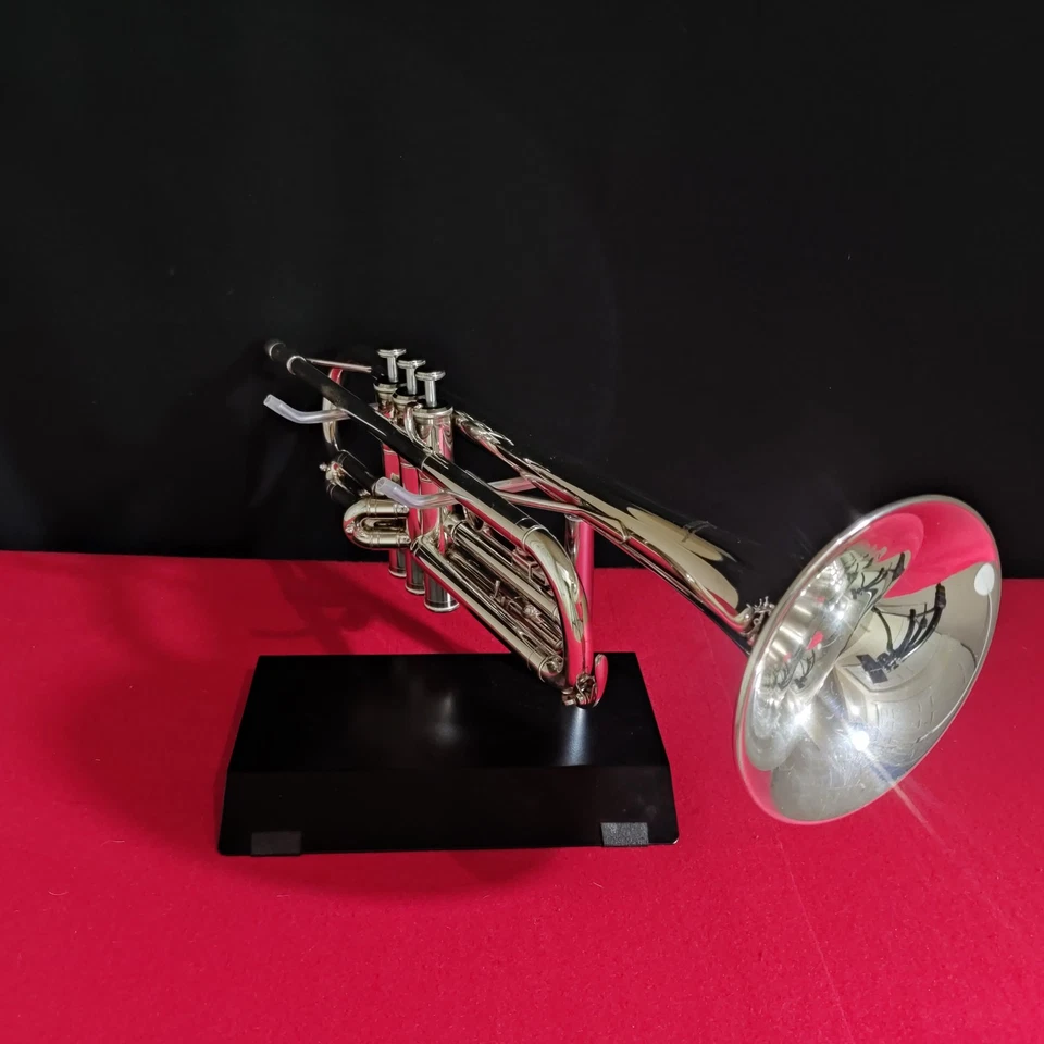 雅马哈小号 YTR-1335S 银色带吹嘴和盒子 — 第 3/4 张图片