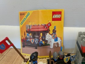 LEGO 6041 - Castle: Lion Knights: Armor Shop - 100% complete w/ instructions