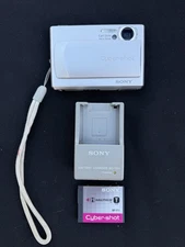 Sony Cyber-shot DSC-T1 5.0MP Digital Camera Silver Camera With Battery/Charger