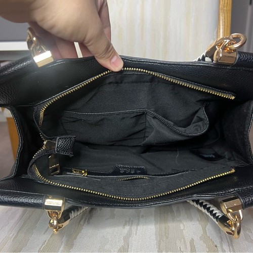 BEBE LOS ANGELES Black Leather Handbag Gold Tone Zip Tote Bag Casual Formal - Picture 9 of 13