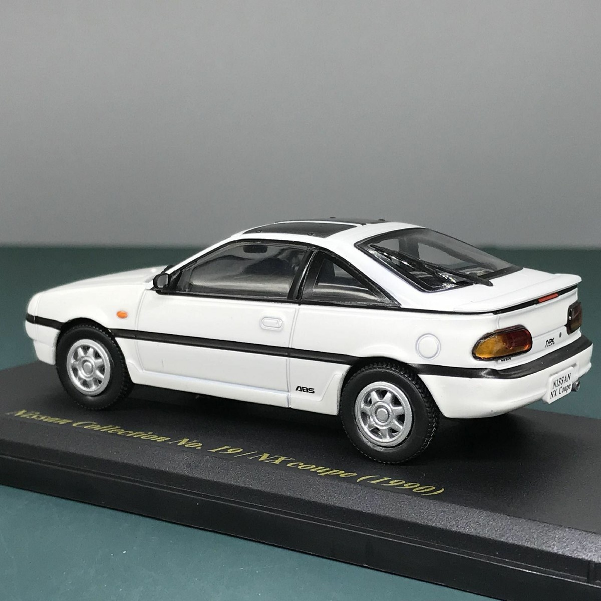Mini Car Nissan NX Coupe 1990 White 1/43 Scale Box Display Diecast
