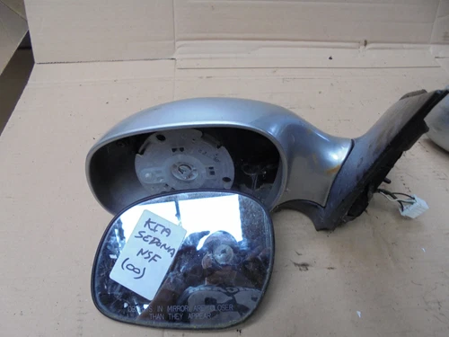 KIA SEDONA 2000 PASSENGER ELECTRIC DOOR MIRROR WHEAT SILVER C3  ( FOR SPARES )