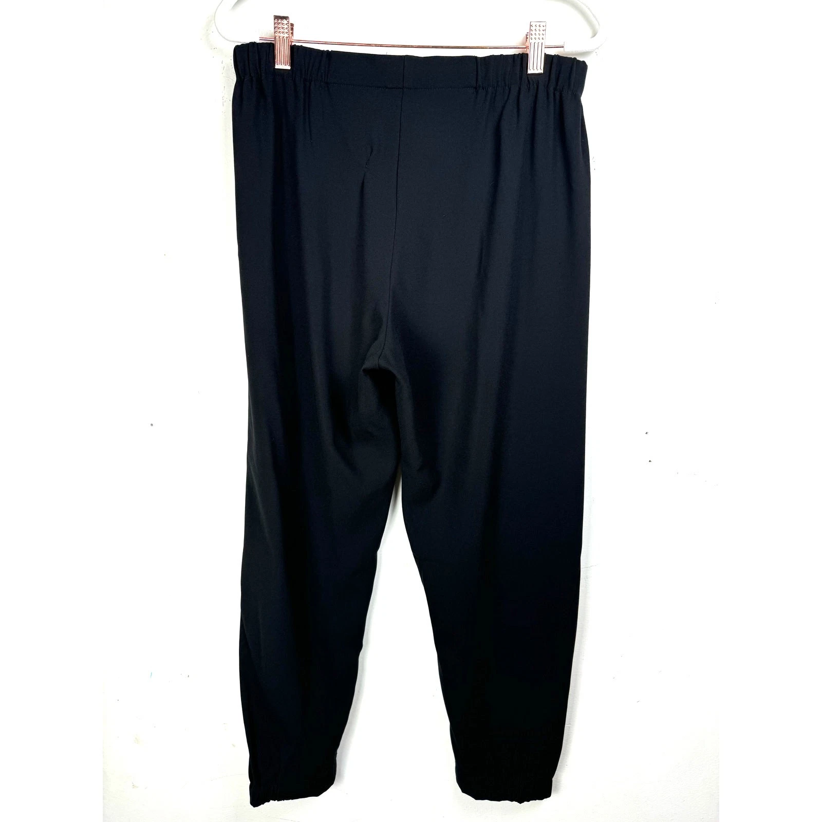 aritzia dressy jogger quiet luxury old money minimalist work pants