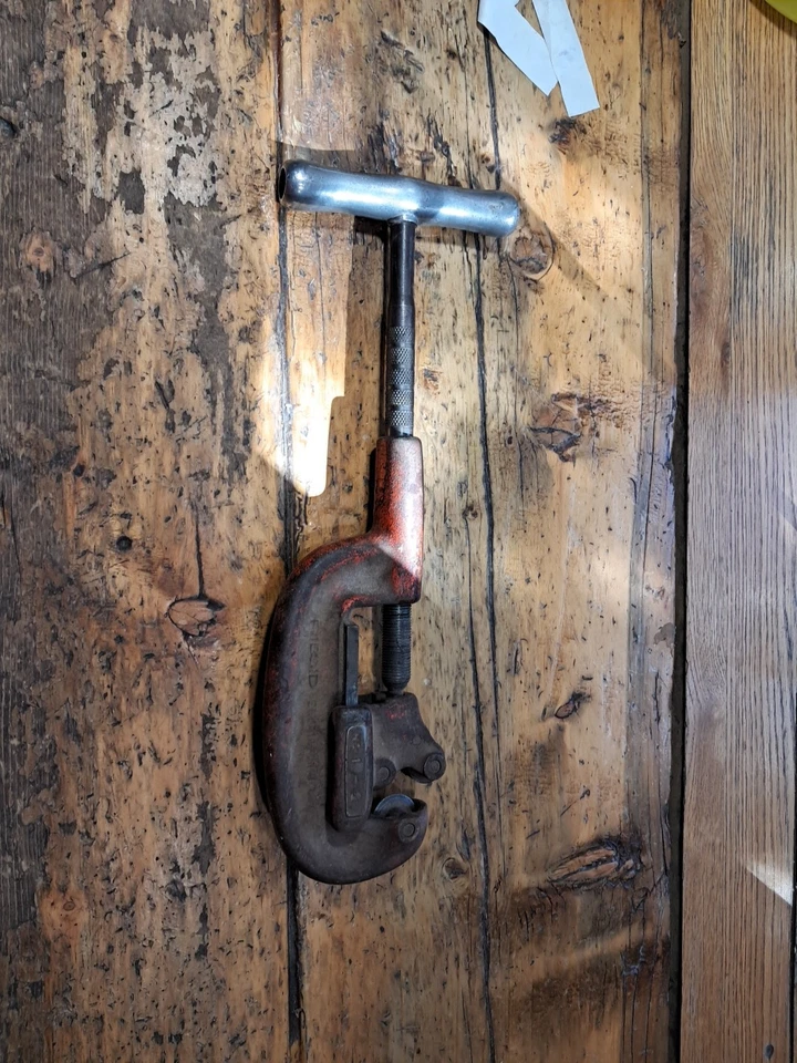 Ridgid No. 2a 1/2" To 2" Heavy Duty Four Wheel Pipe Cutter Pipe K63 - Image 2 of 4