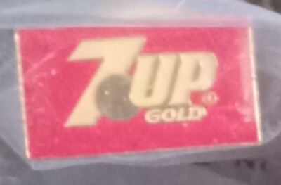 vintage 7UP GOLD LAPEL HAT PIN soft drink soda advertising promotional 1980's