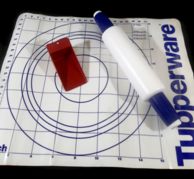 Tupperware Water-Fill Rolling Pin with Blue Handles, Pastry Mat and Flour Scoop