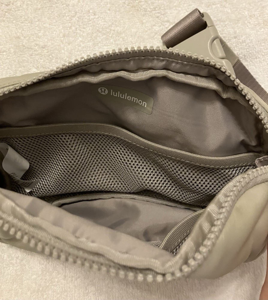Lululemon Adjustable Crossbody Belt Bag 1L in Off White
