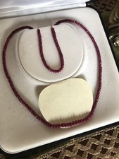 Parure di Rubini Birmania Naturali Composta Da Collana e Bracciale