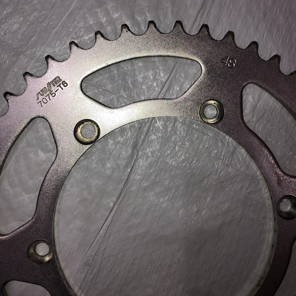 Piñón trasero Sunstar 7075-T6 48 dientes aluminio moto de cross plateado buen estado Foto 4 de 4