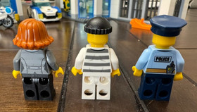 Lego 60141 City Police Station - Complete with minifigs & Instructions