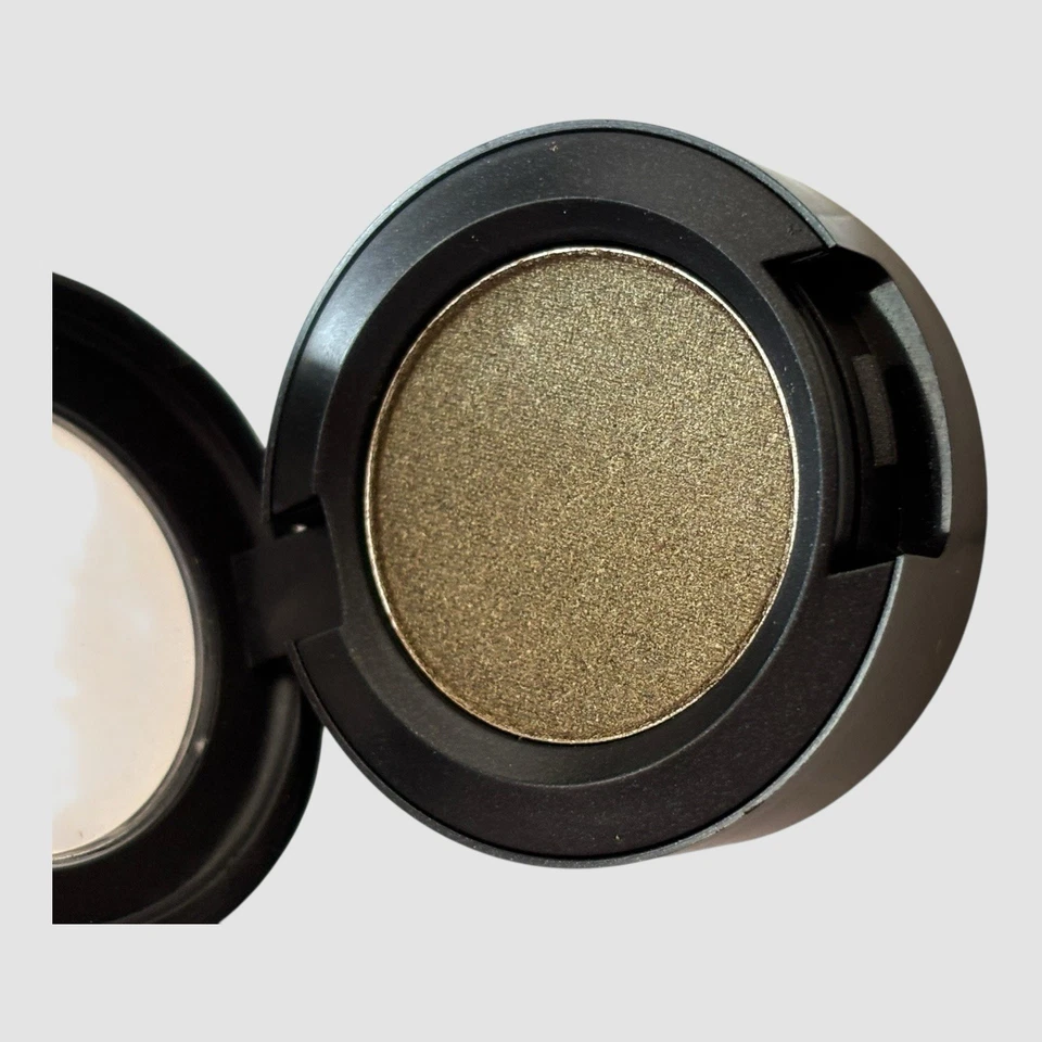 MAC Eye Shadow Powder Single, SUMPTUOUS OLIVE (veluxe pearl) 0.05oz / 1.5g Boxed - Image 2 of 4