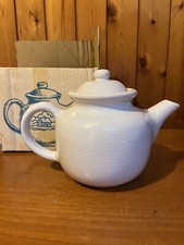 TEIERA IN CERAMICA BIANCA COLLEZIONE RONDINI CASETTA MULINO BIANCO. N° 60C.