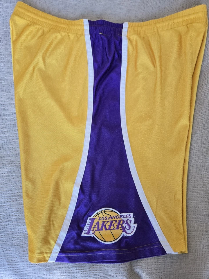 Pantalones Cortos de Baloncesto Nike Los Angeles Lakers Talla XXL Amarillo Púrpura Dorado Foto 3 de 4