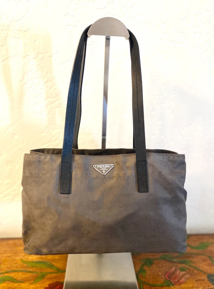 PRADA VELA SPORT FUMO (Gris) NYLON y Cuero Negro TOTE ART #BR0411 ¡Auténtico! Foto 3 de 4