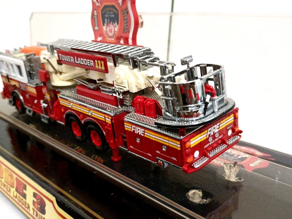 CODE 3 FDNY AERIALSCOPE TOWER LADDER 111 - 1/64 vigili fuoco pompieri - Immagine 4 di 4