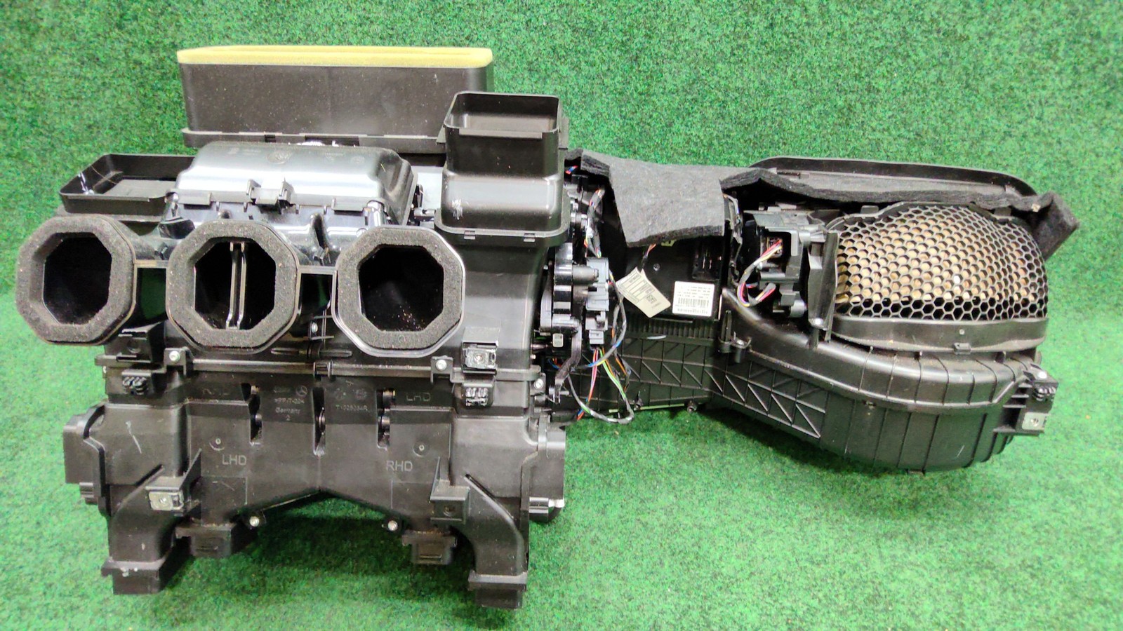 2016-2022 Mercedes Glc 300 A/c Evaporator Housing Oem A2058309304 A2058306800