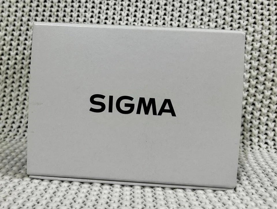 Sigma 30mm f/1.4 DC DN Contemporary Prime Lens for Sony E-Mount filter Bundle - Image 4 of 4