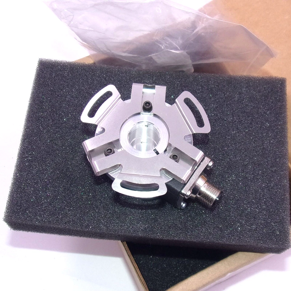 Encoder Products Accu-Coder 260 Incremental Shaft Encoder 260-N-B-11-S-1800-Q-HV - Image 3 of 4