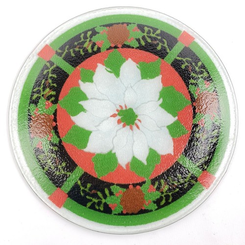 Peggy Karr 11“ White Poinsettia Fused Art Glass  Pine Cones Christmas Plate  - Picture 7 of 7