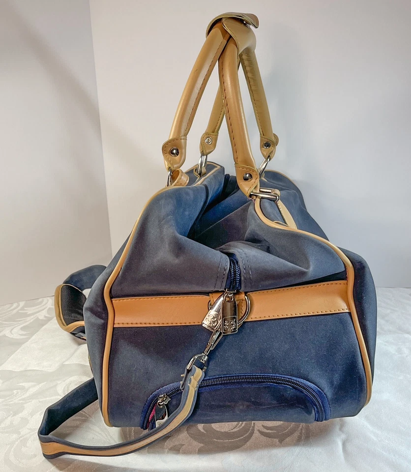 Equipaje de Mano Pegasus Material Azul Cuero Camel Detalle 19.5" Largo 11" Alto Foto 2 de 4