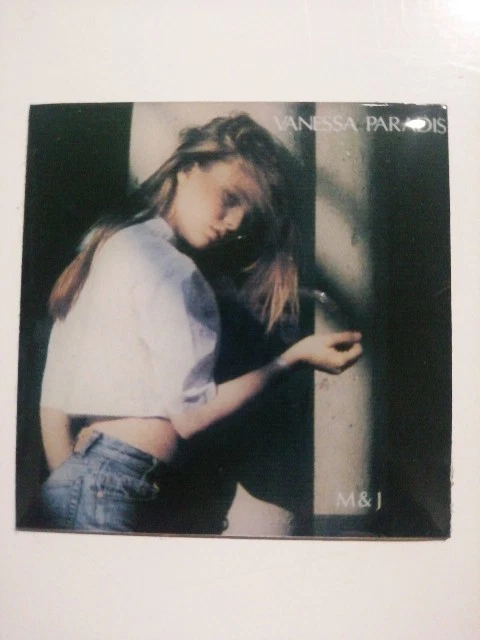 VANESSA PARADIS magnet aimant dimension environ 4,3 cm x 4,3 cm M & J - Photo 1/1