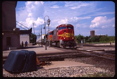 Original Rail Slide - BNSF B'Nthn Santa Fe 8243+ Joliet IL 7-28-2000 - Fuji