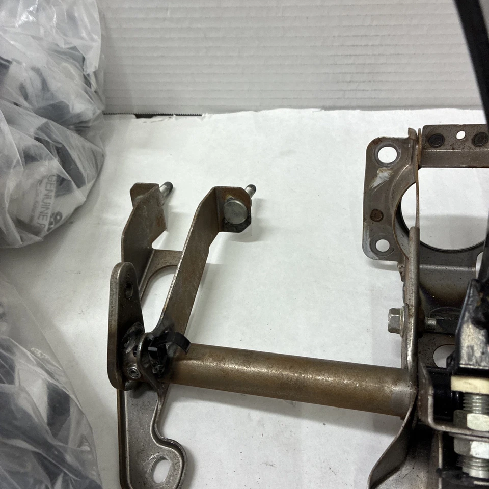 MONTAJE PEDAL EMBRAGUE Y FRENO Foto 4 de 4