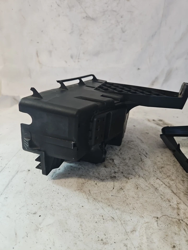 Relé de caja de fusibles debajo del capó Volvo S60 2003-2009 2,5T 30797010 OEM Foto 4 de 4