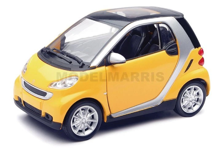 New Ray 71033 1/24 Smart Fortwo [3 Available Colors] - Image 3 of 4