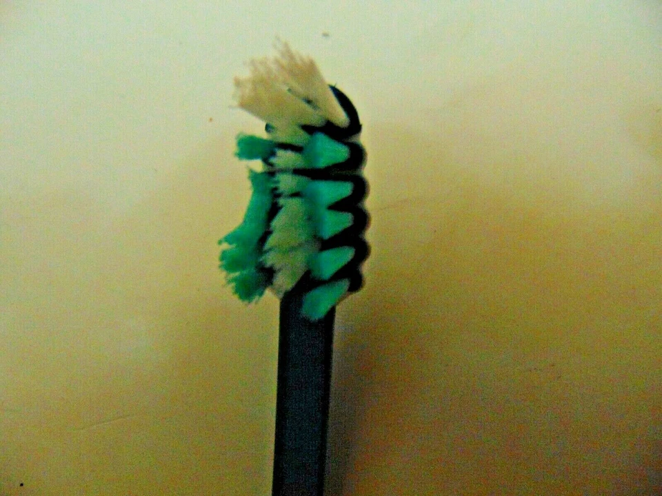 ¡NUEVO Y SELLADO NUEVO STOCK ANTIGUO! ¡Cepillo de dientes envolvente Mentadent! Foto 4 de 4