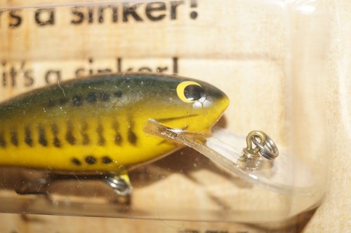 Vintage Bagley All Brass BANG O BABY BASS Chartreuse Crankbait Köder SELTEN BALSA NEUWERTIG IN VERPACKUNG - Bild 2 von 3