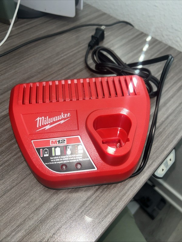 Milwaukee M12 Charger 48-59-2401