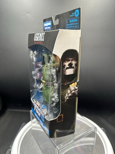 Marvel Legends Super Skrull Wave Doctor Doom - Picture 4 of 6