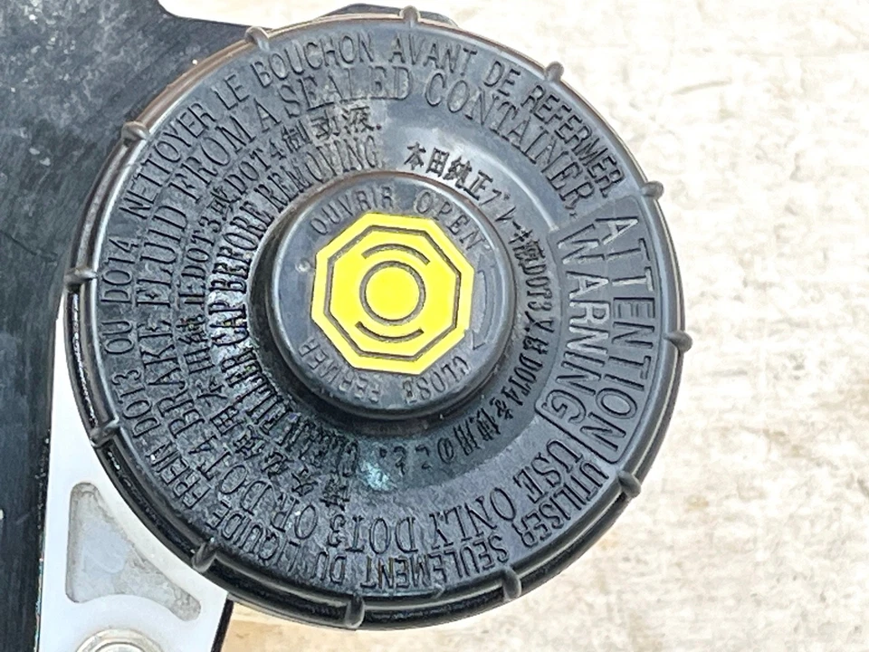 23-25 HONDA ACUERDO FRENO MAESTRO CILINDRO DEPÓSITO BOTELLA CON TAPA OEM Foto 4 de 4