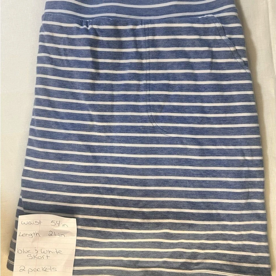 Croft and Barrow Skort Mujer’s 4x Punto Suave Rayas Azul y Blanco con Bolsillos Foto 3 de 4