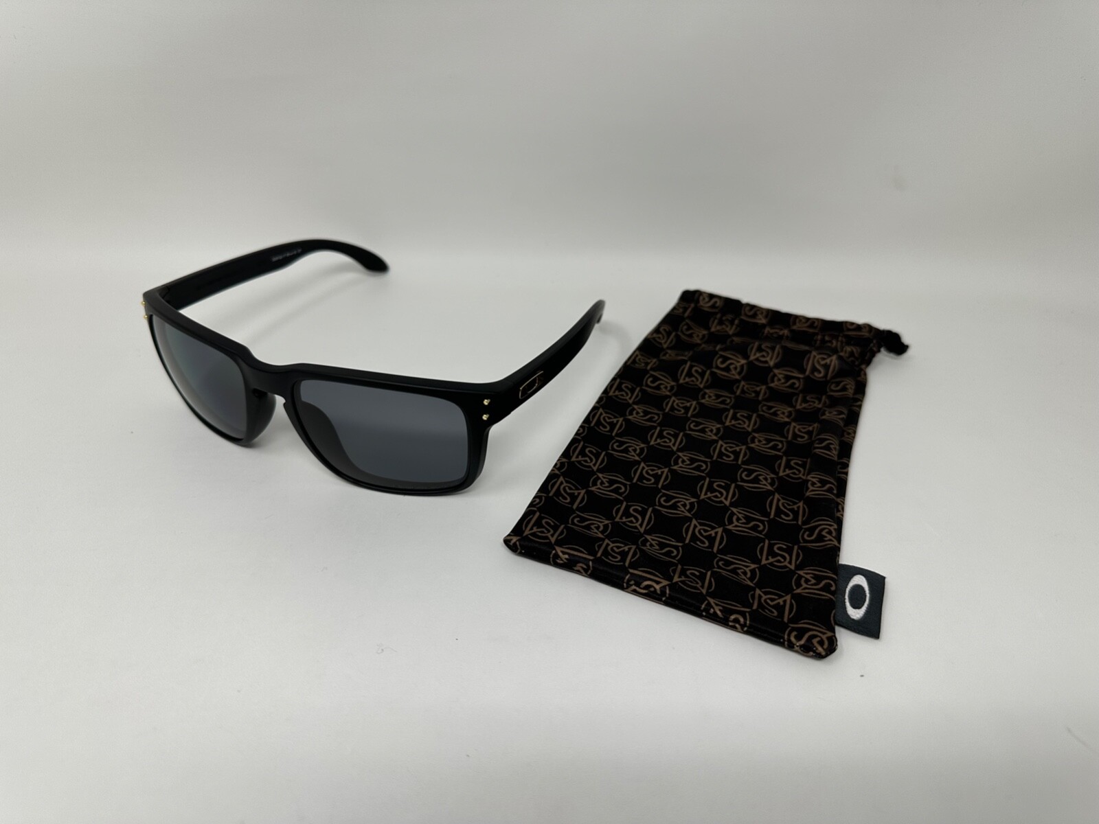 oakley holbrook shaun white