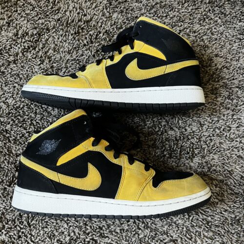 Nike Jordan 1 Mid Reverse New Love Youth Size 7 Black Yellow Sneakers - Picture 1 of 5