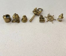 COLLECTION OF VARIOUS MINATURE BRASS ITEMS INCLUDING DIVERS HELMET,SHIPS WHEEL..