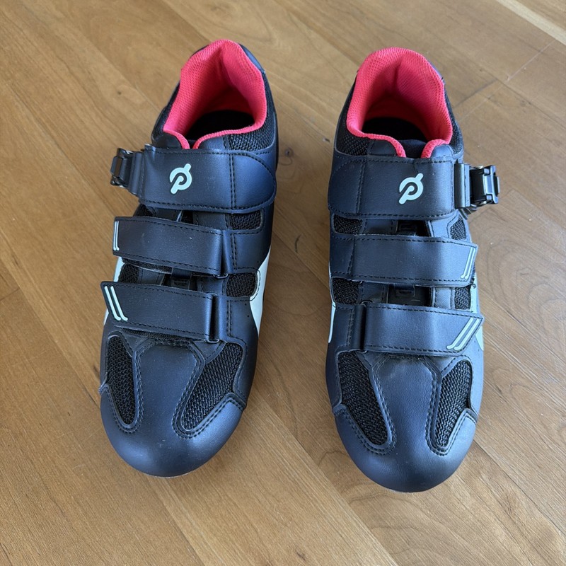 Peloton Indoor Cycling Shoes Black/Red Straps, Size 42 lightly used, no cleats 