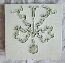 ANTIQUE ART NOUVEAU ENGLISH  6 INCH TILE SWAGS