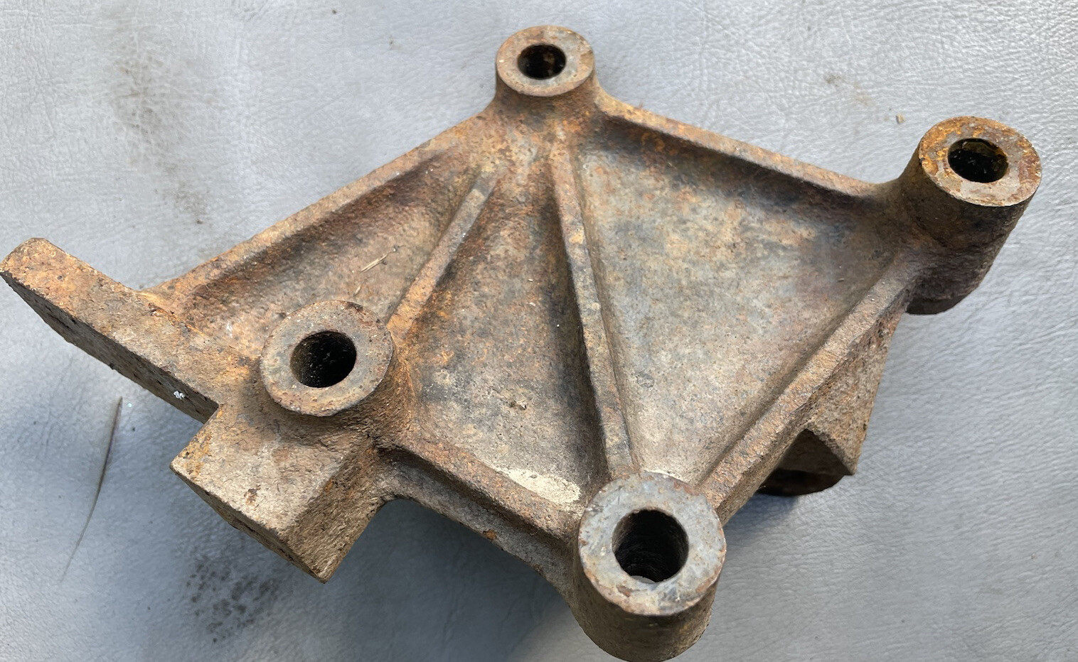 Jeep Wrangler YJ OEM Power Steering Gear Box BRACKET Mount 8795