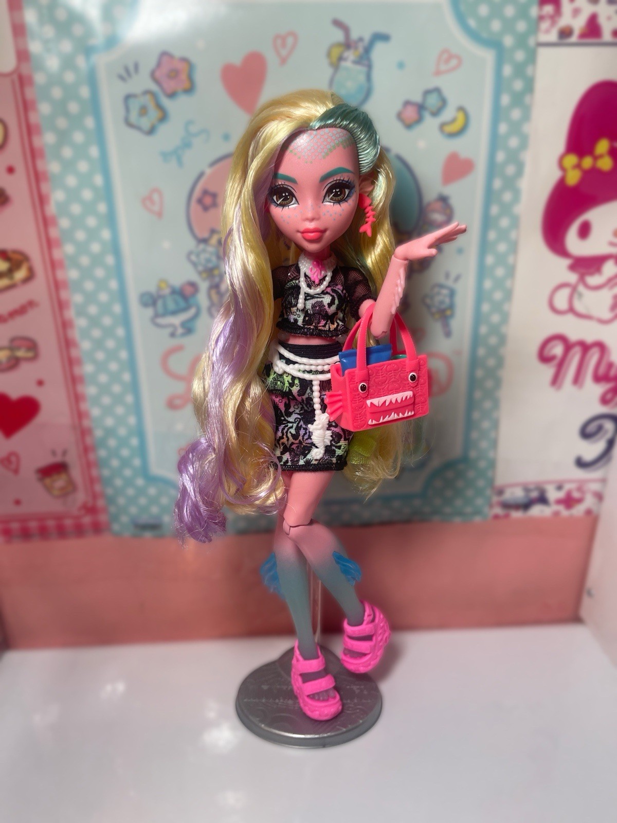 Monster high lagoona blue day out doll