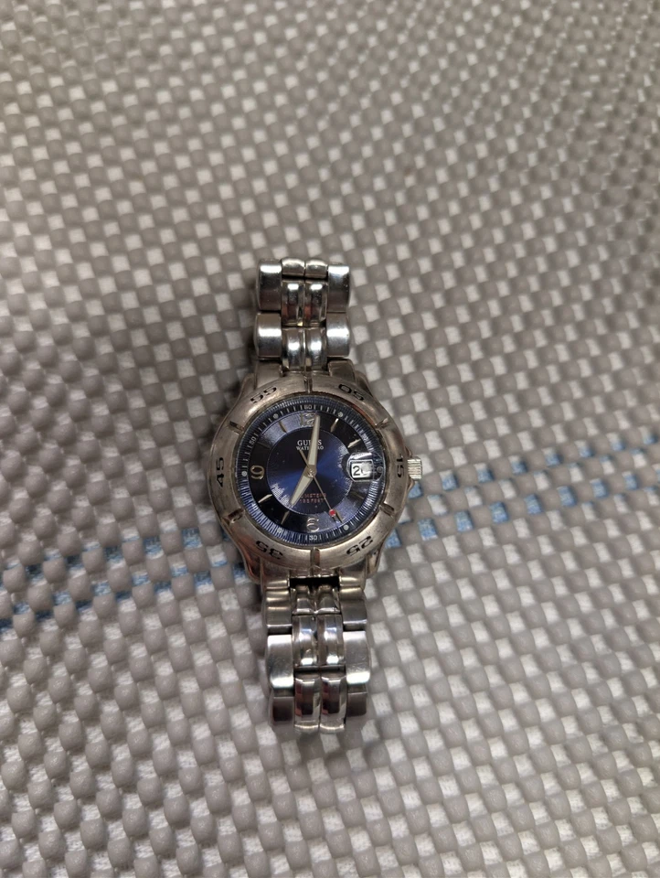 Elegante Reloj Guess Para Hombre - Image 3 of 4