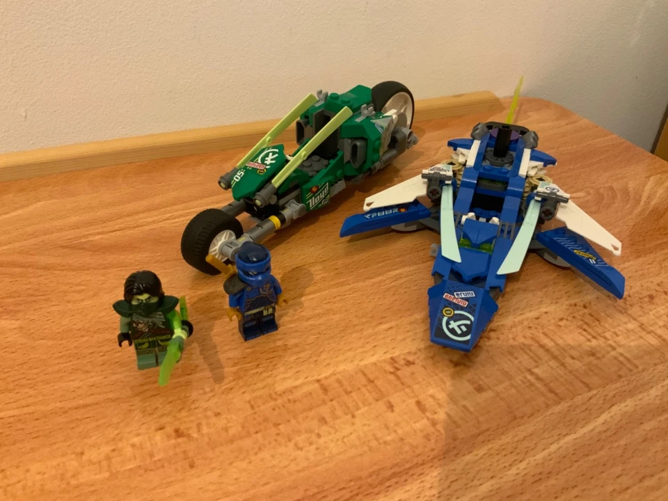 LEGO Ninjago 71709 Jay and Lloyd's Velocity Racers, photo 1 of 5