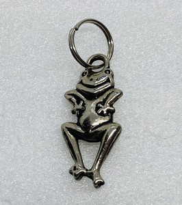Vintage 1990s Frog Keyring Pendant Stainless Steel 3D Unique Design 23