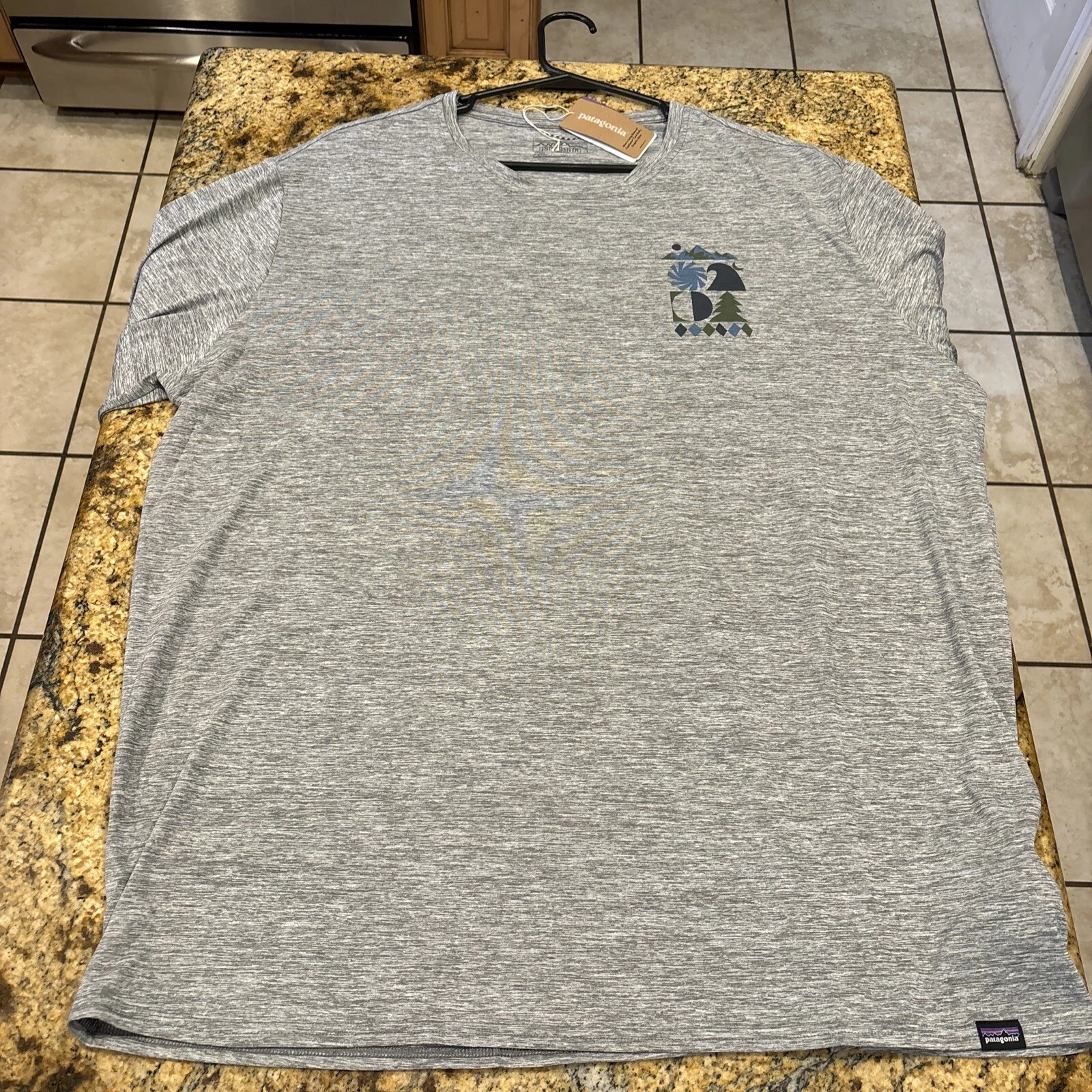 NWT Patagonia M’s Long Sleeve Cap Cool Graphic Shirt Feather Gray Men’s Size XXL